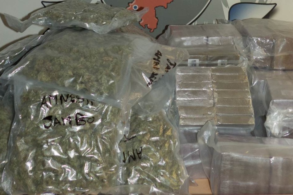 Insgesamt stellten die Beamten 37 Kilogramm Rauschgift sicher.