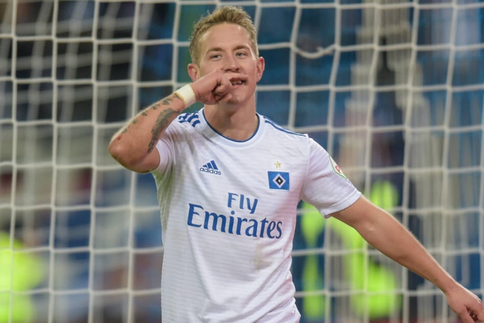 Lewis Holtby jubelt nach einem Treffer und zeigt seinen Torriecher.