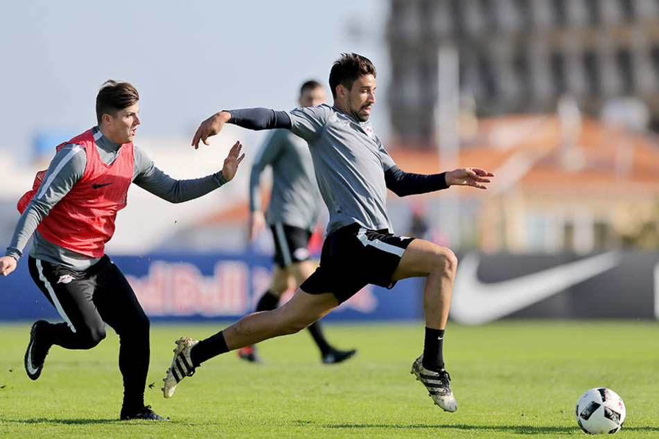 Rani Khedira (23) bleibt beim RB. Hier kickt der kleine Bruder von Sami Khedira (29) beim Trainingslager in Portugal im Januar.