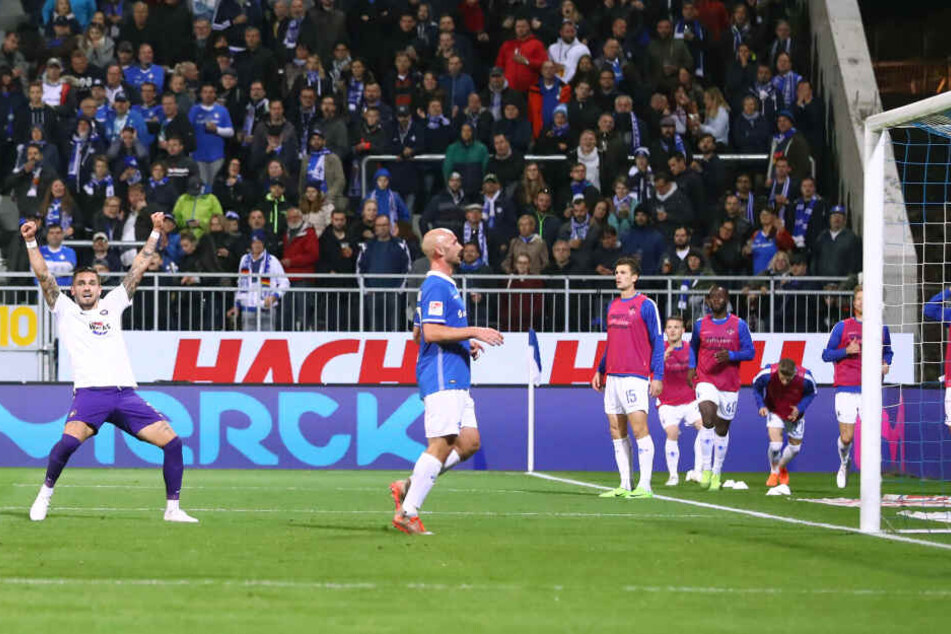 So will Pascal Testroet am Mittwoch in Düsseldorf wieder jubeln - dann aber richtig. In Darmstadt war es zu verfrüht, sein Tor wurden wegen Abseits nicht nicht anerkannt.