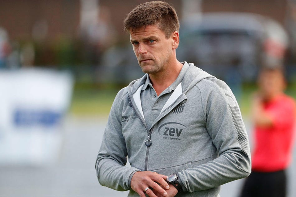 Der Blick zeigt's. FSV Trainer Torsten Ziegner war nach der Pleite gegen den VFC Plauen bedient.