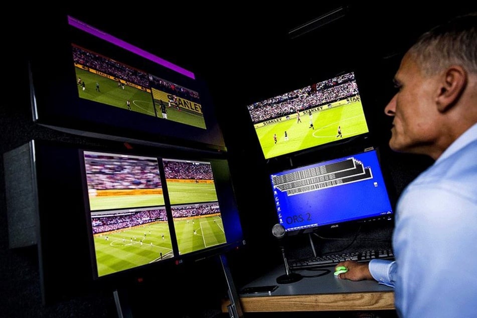 In den Niederlanden wird der Videobeweis bereits bei Pflichtspielen eingesetzt.
