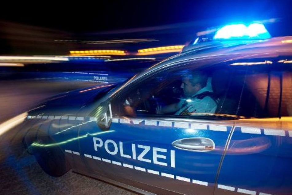 In der Nacht zu Mittwoch hat ein 43-Jähriger nach einem Streit seine sehbehinderte Lebensgefährtin mit einem Messer niedergestochen.