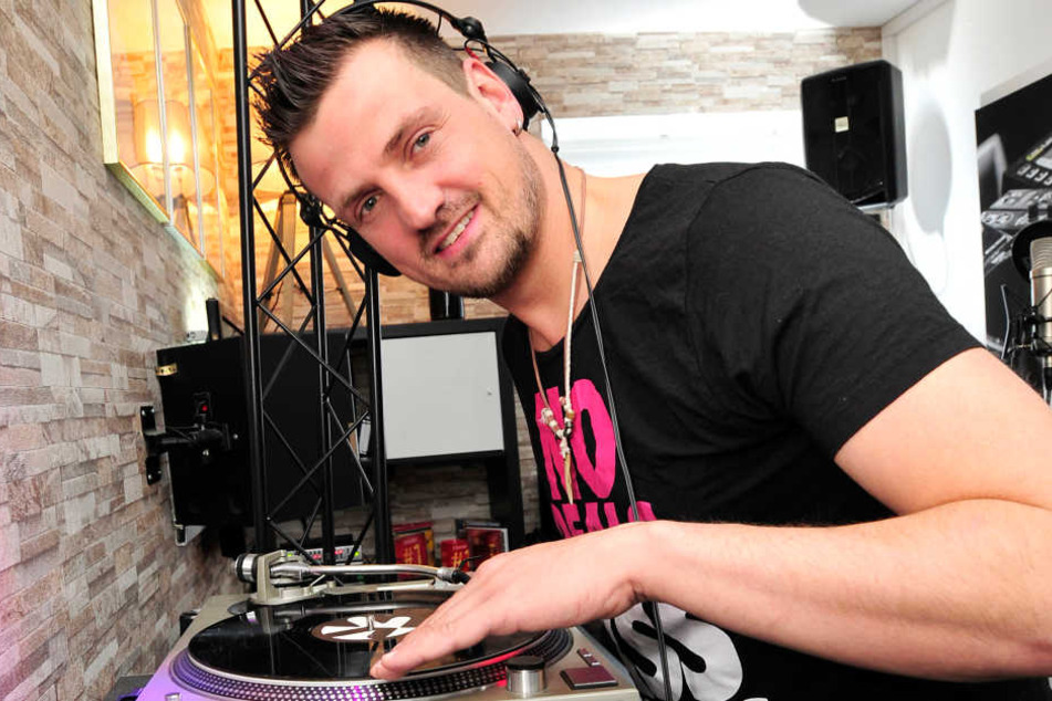 Den Feinschliff gibt‘s am Ende vom DJ-Meister Ric Einenkel (38)
persönlich.