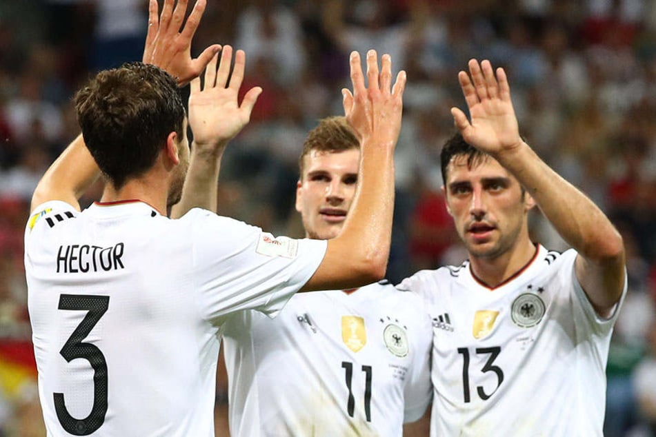Nach seinem Treffer kam bei Timo Werner (21, Mitte) vorerst nicht so richtig Freude auf.