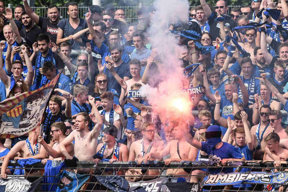 Statt mehr als 150 Fans sollen tatsächlich nur etwa 20 Fans im Zug nach dem Auswärtsspiel des SC Paderborn in Köln randaliert haben.