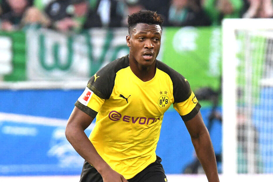 Dan-Axel Zagadou (19) verhielt sich bei den Dortmunder Gegentoren nicht so clever.