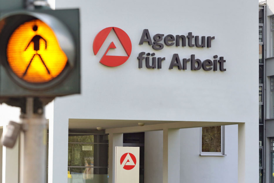 Der Gang zum Arbeitsamt fällt niemanden leicht, gut das diesen immer weniger Menschen in Berlin gehen müssen. (Symbolbild)