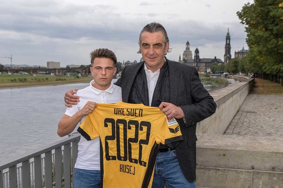 Sportdirektor Ral Minge (r.) verkündete im Sommer die Vertragsverlängerung mit Vasil Kusej bis 2022.