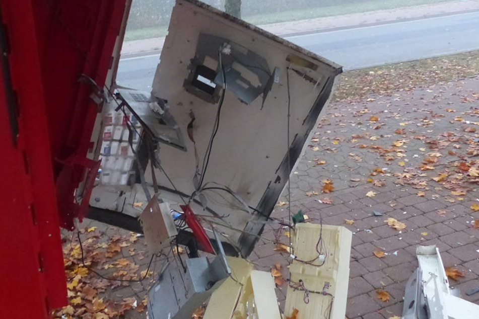 Der Zigarettenautomat an der Potsdamer Straße wurde durch die Sprengung komplett zerstört.