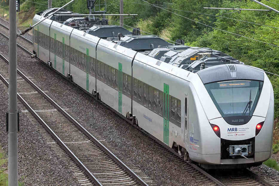 Der Mann war mit der Mitteldeutschen Regiobahn unterwegs, bedrohte dort eine Frau und das Personal.