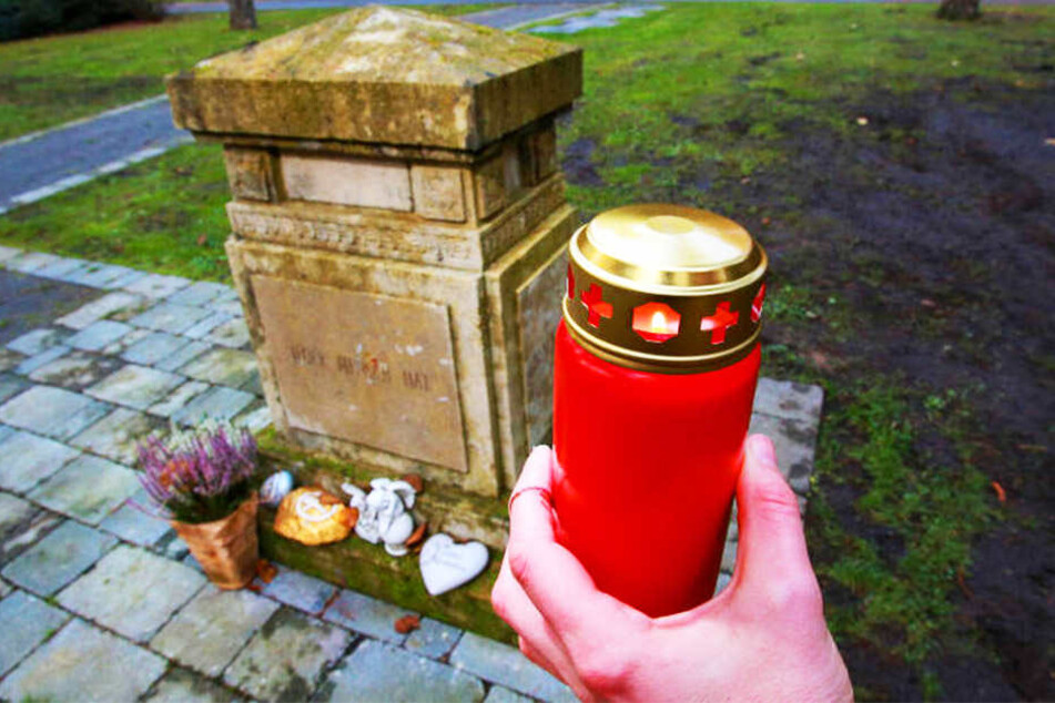 Auf dem Sennefriedhof gibt es Gedenksteine für die anonymen Toten.