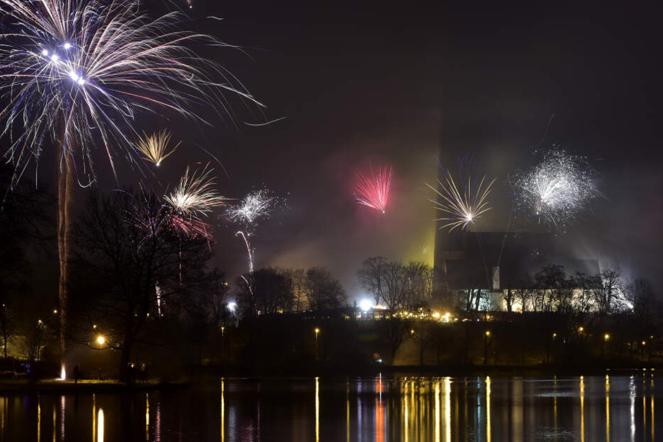 Mit Nebel, dafür aber ohne Regen: Chemnitzer dürfen sich heute auf Feuerwerk im Trockenen freuen.