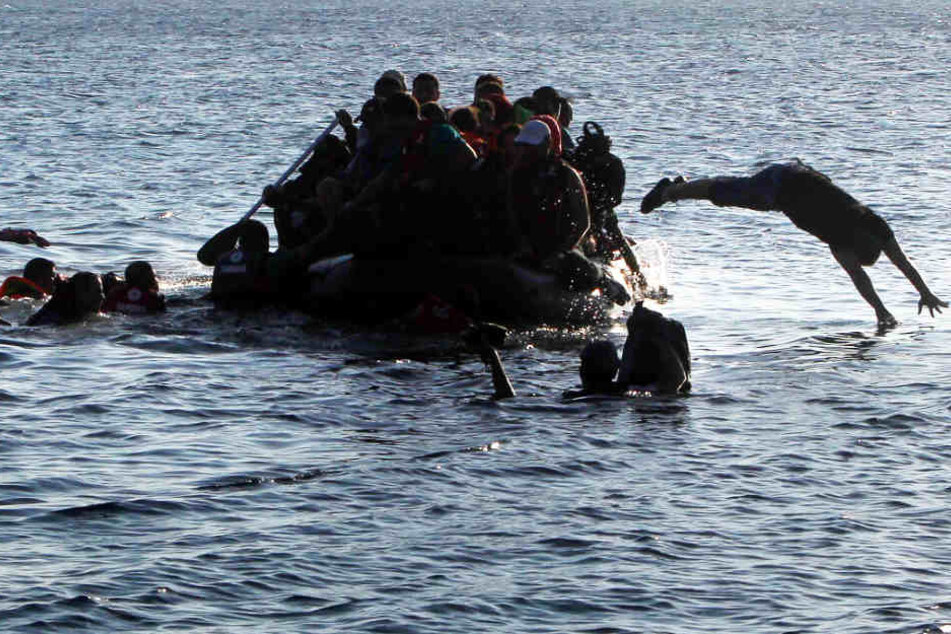 Ein Großteil der Flüchtlinge ertrank, als das überladene Boot vor Griechenland sank.(Symbolbild)