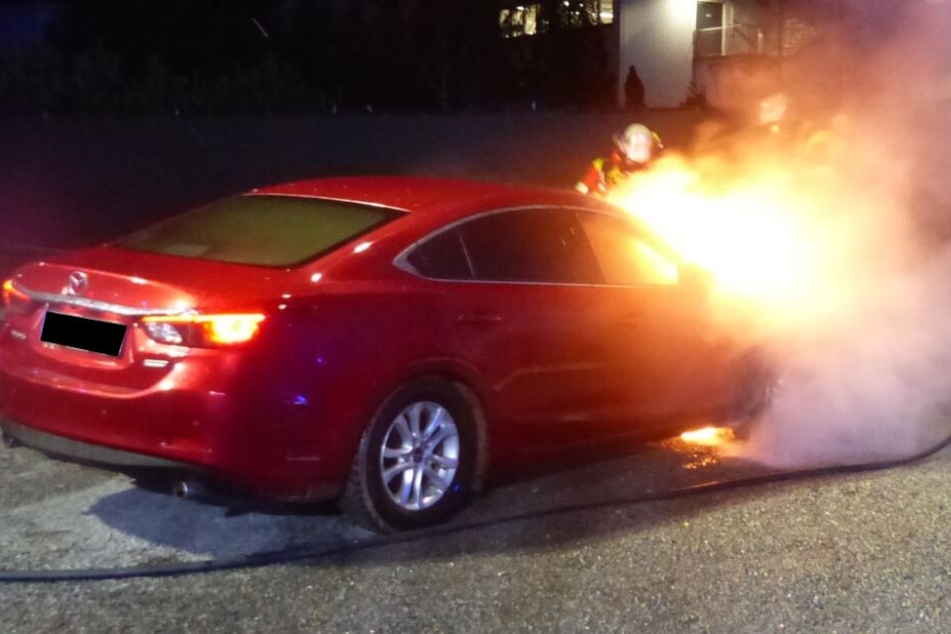 Der Mazda brannte lichterloh.