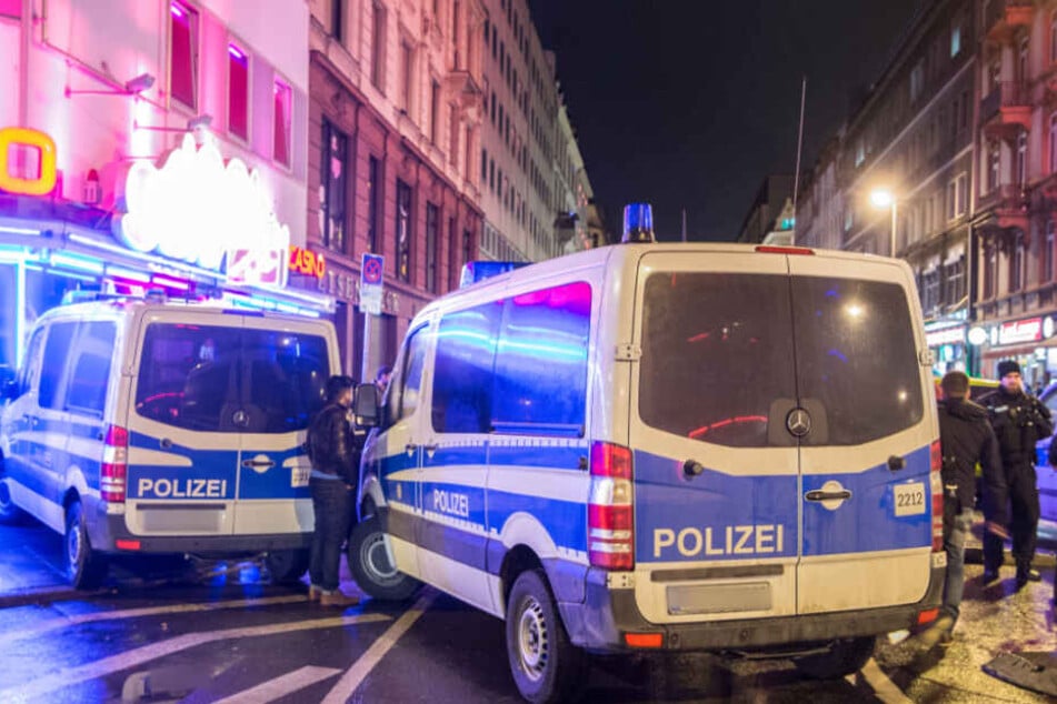 Durch eine eingeleitete Fahndung, wurden vier Jugendliche festgenommen (Symbolfoto).