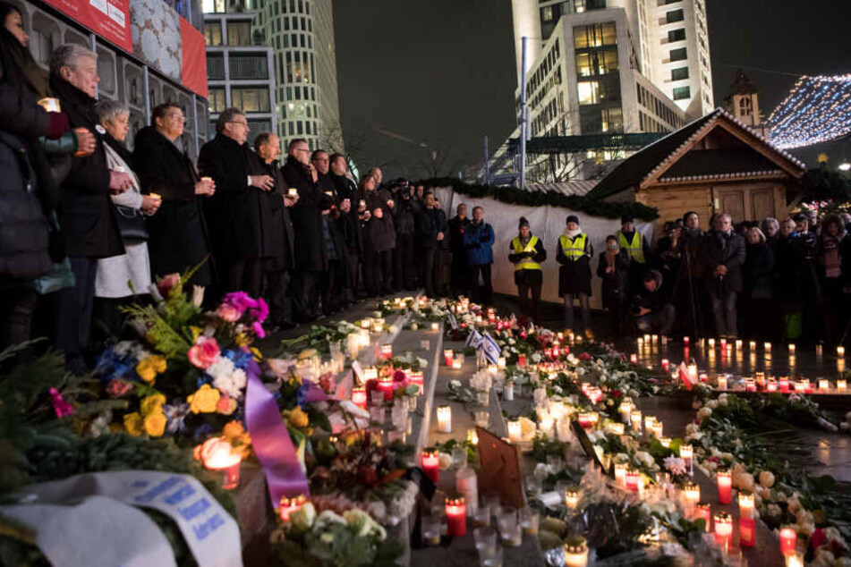 Dezember 2017: Ein Jahr nach der Terror-Attacke wird am Berliner Breitscheidplatz der Opfer gedacht.