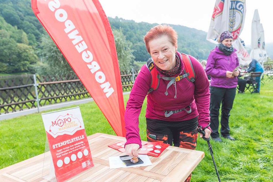 Anka Sackmann (49) am ersten Checkpoint in Obervogelgesang.