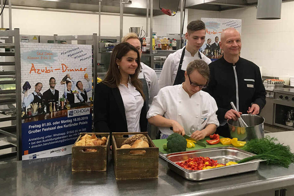 Beim Dinner werden Azubis regionaler Hotels und Gaststätten für die Jugendlichen kochen und ihre Berufe vorstellen.