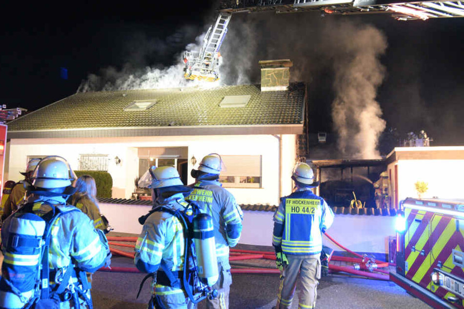 Einsatzkräfte vor Ort in der Magdeburger Straße.
