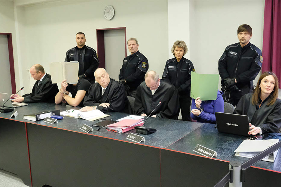 Die Angeklagten müssen sich vor dem Landgericht Dessau-Roßlau wegen des Mordes an einer 25-jährigen chinesischen Studentin verantworten.