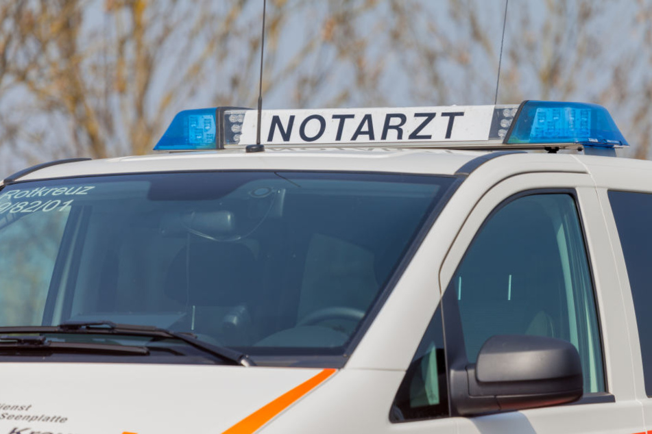 Beide Fahrerinnen kamen schwer verletzt ins Krankenhaus, insgesamt wurden sechs Personen verletzt. (Symbolbild)