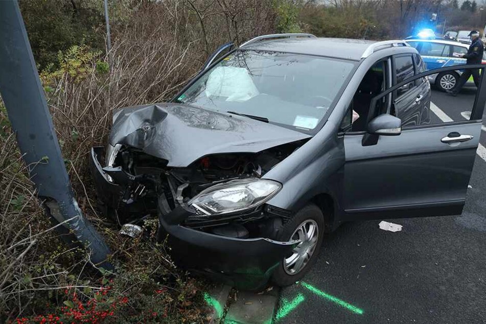 Der Honda nach dem Aufprall.