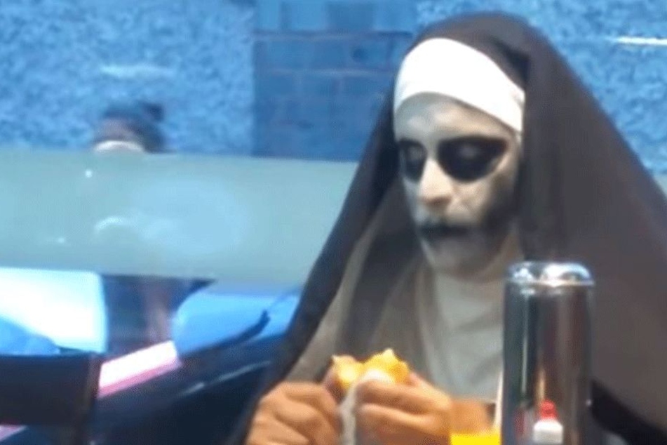Zunächst funktioniert der Auftritt der Grusel-Nonne.