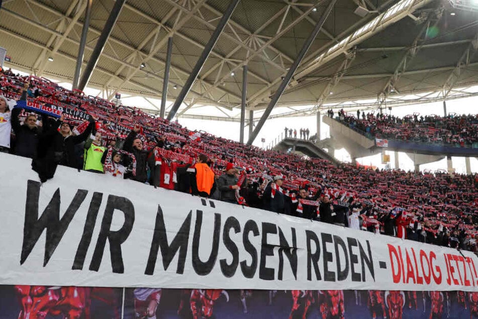 Leipzigs Fans forderten die Vereinsspitze beim Spiel gegen Eintracht Frankfurt am Samstag zum Dialog auf.