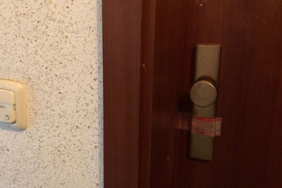 Die Kripo versiegelte die Wohnungstür von Robert S.