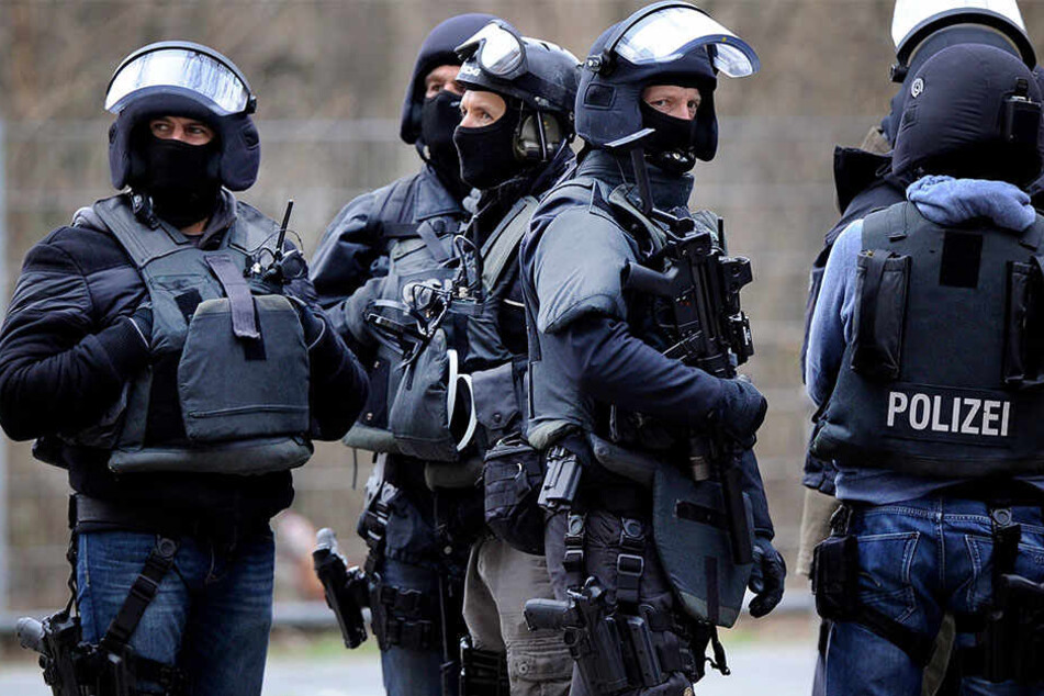 Um eine Diebesbande dingfest zu machen, rückte am Dienstagmorgen das SEK in der Nähe von Halberstadt (Sachsen-Anhalt) aus (Symbolbild).