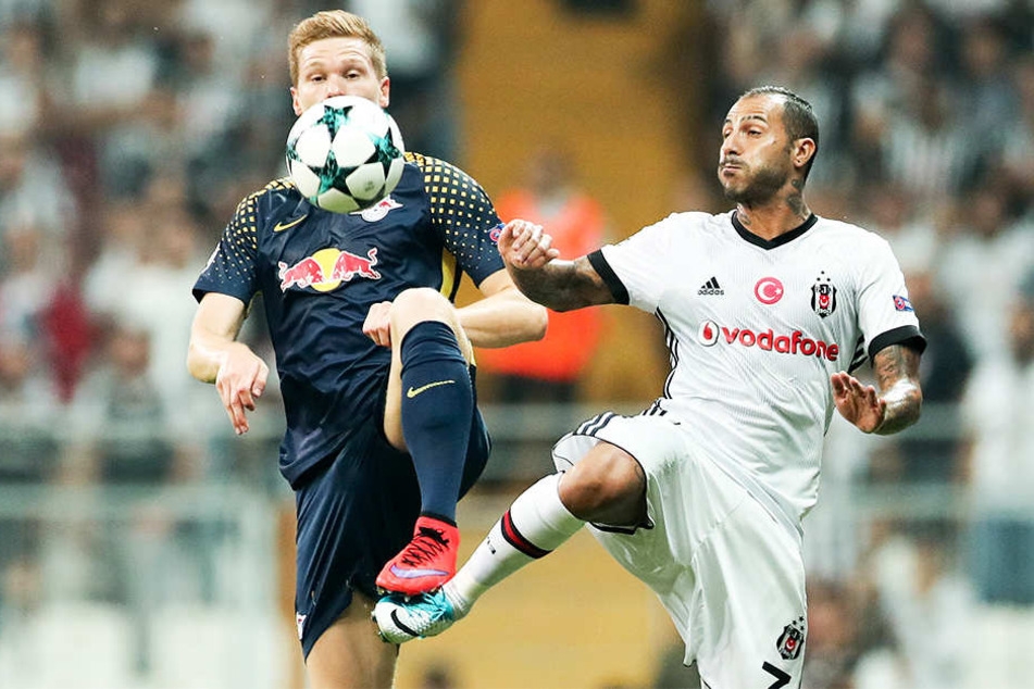 Ricardo Quaresma (r.), hier im Duell mit Leipzigs Marcel Halstenberg, spielt mit Besiktas Istanbul hingegen nur in der Europa League.