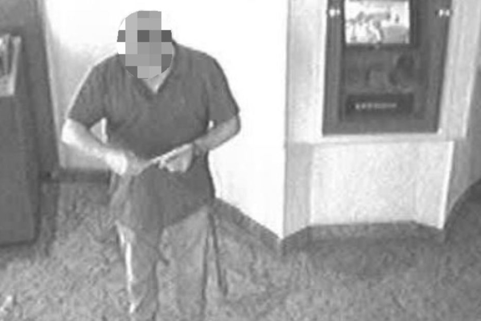 Mit diesem Foto fahndete die Polizei nach einem mutmaßlichen Betrüger, doch der Mann ist gar nicht der Gesuchte.