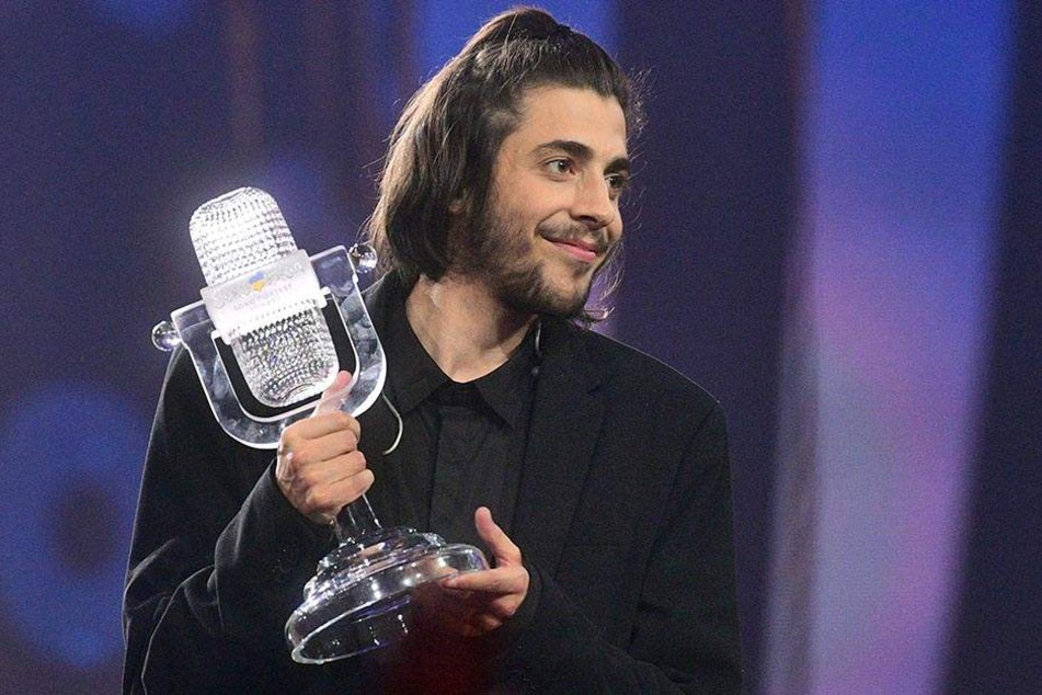 Der Sieger des 62. Eurovision Song Contest, Salvador Sobral, bringt den ESC vom 8. bis 12. Mai 2018 nach Lissabon.