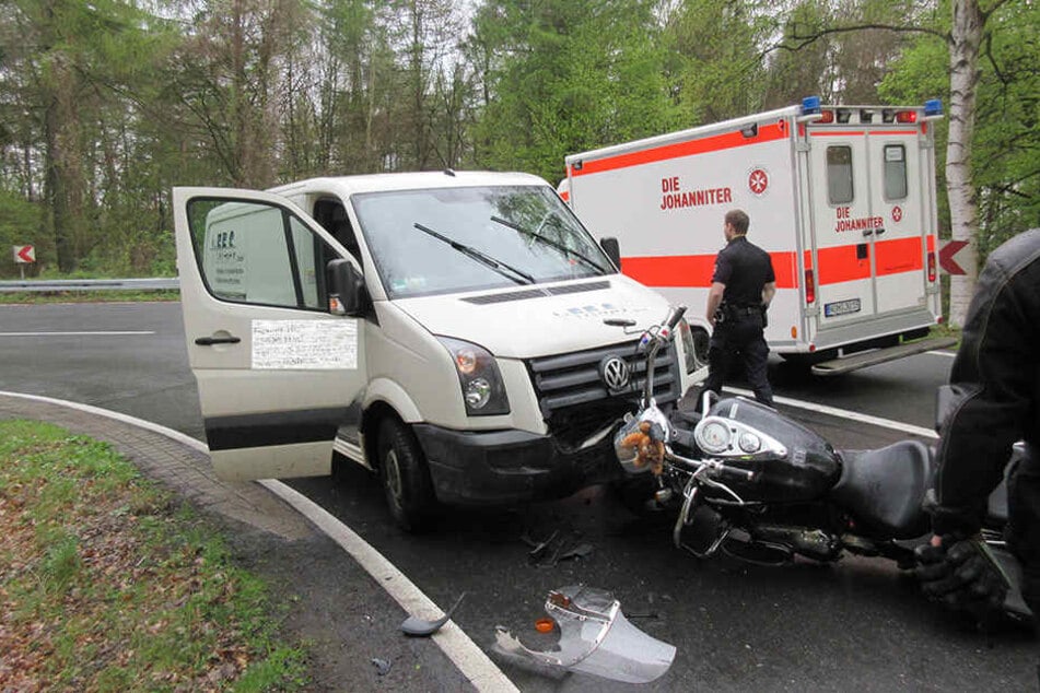 Beide Fahrzeuge mussten nach dem Frontal-Crash abgeschleppt werden.