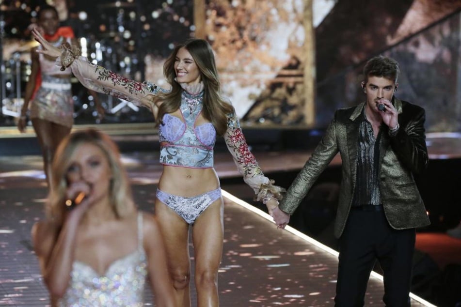 Lorena Rae lief zum ersten Mal bei der "Victoria's Secret"-Show mit.