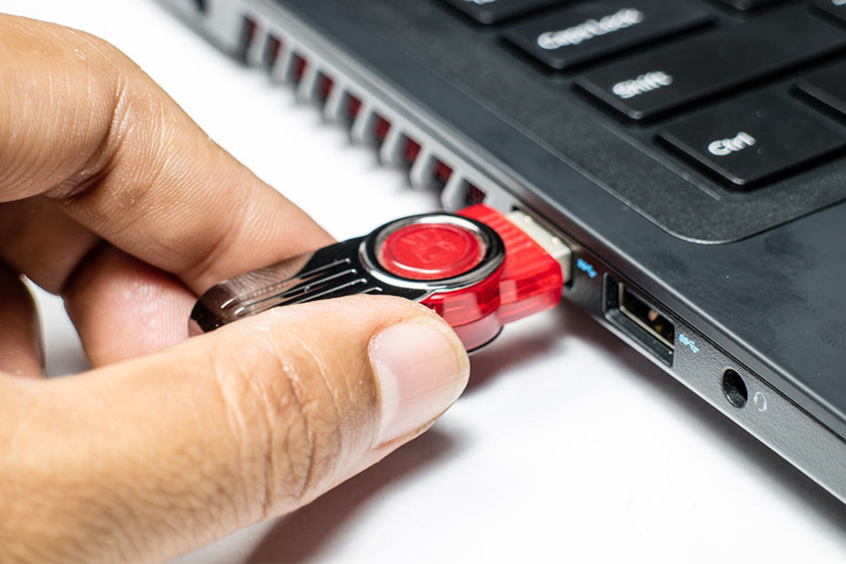 Mit einem USB-Stick zog sich der Systemadministrator Personaldaten vom Laufwerk - angeblich aus persönlichem Interesse, was über ihn gespeichert ist.