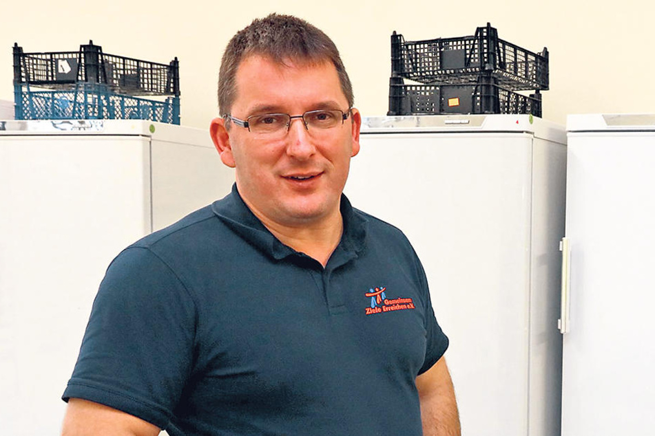 Jens Juraschka (43), Geschäftsführer der Zwickauer Tafel, sammelt auch dieses Jahr mit seinem Team Geschenke für bedürftige Kinder.