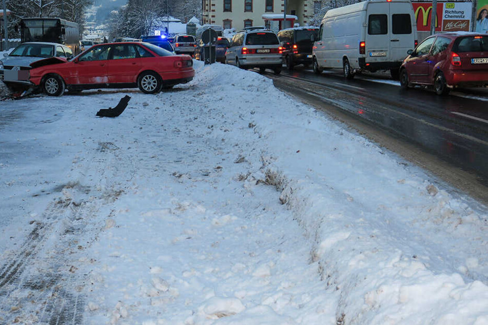 Der Unfall führte zu starken Verkehrsbehinderungen.