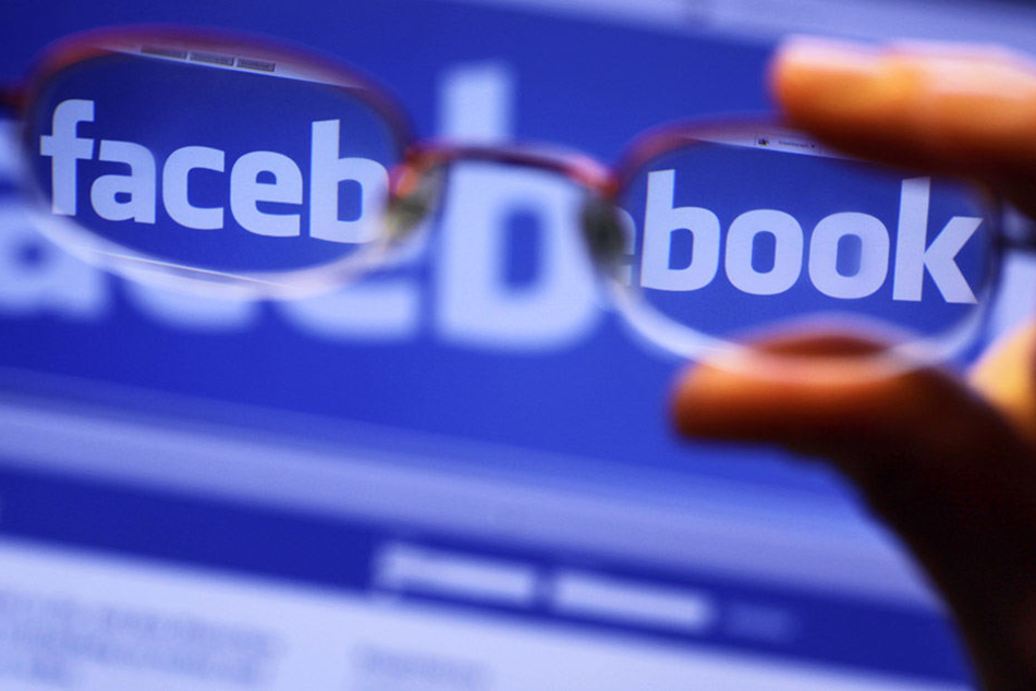 Facebook hat Zehntausende Konten zum Schutz vor Falschinformationen gelöscht.