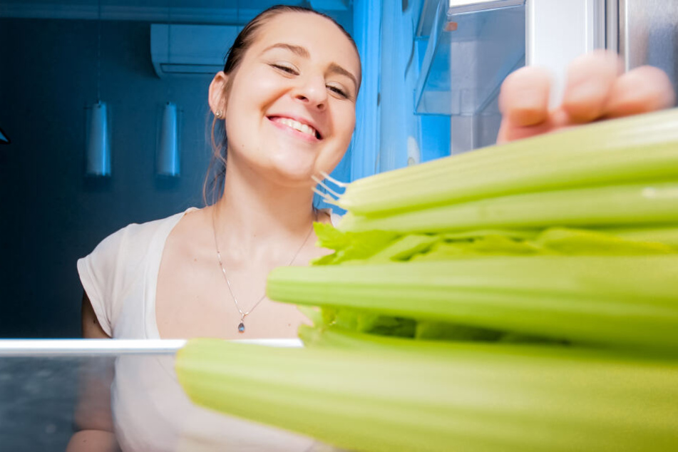 Sellerie sollte nicht zu lange im Kühlschrank gelagert werden, sondern am Besten frisch verzehrt werden.