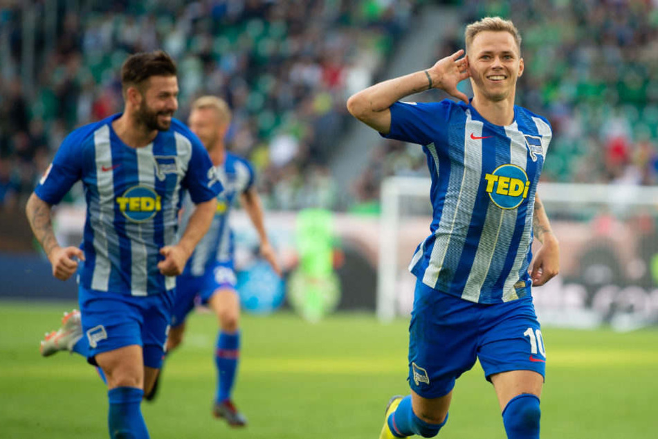 Ondrej Duda bejubelt sein Freistoßtor in der Nachspielzeit.