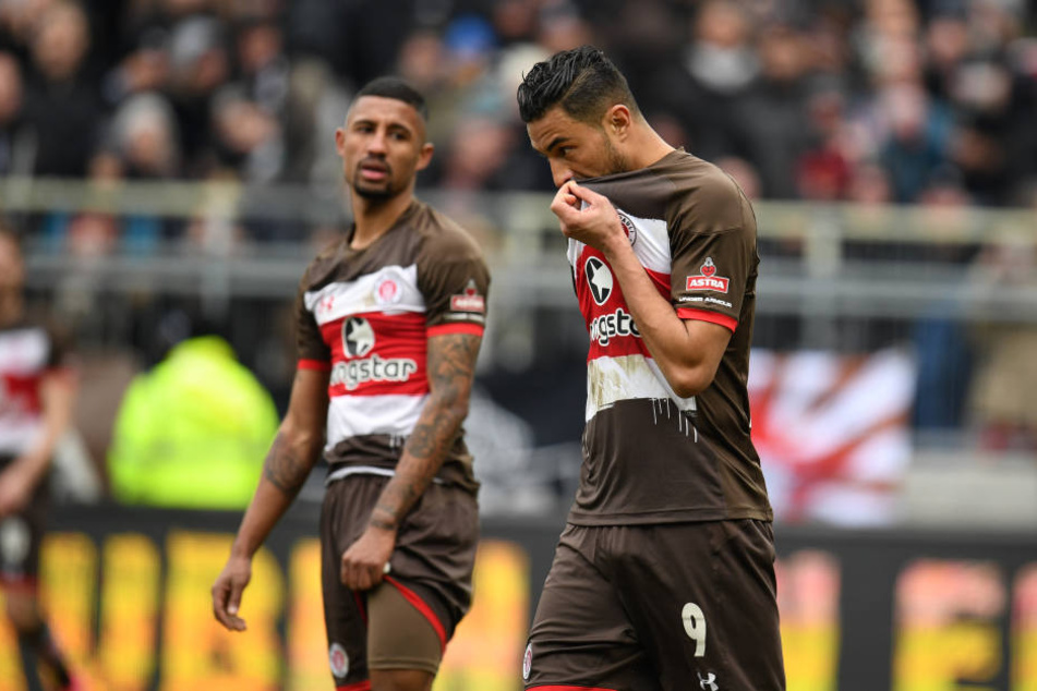 Aziz Bouhaddouz (rechts) und Jeremy Dudziak (links) nach dem enttäuschenden 1:1 gegen den SV Sandhausen.