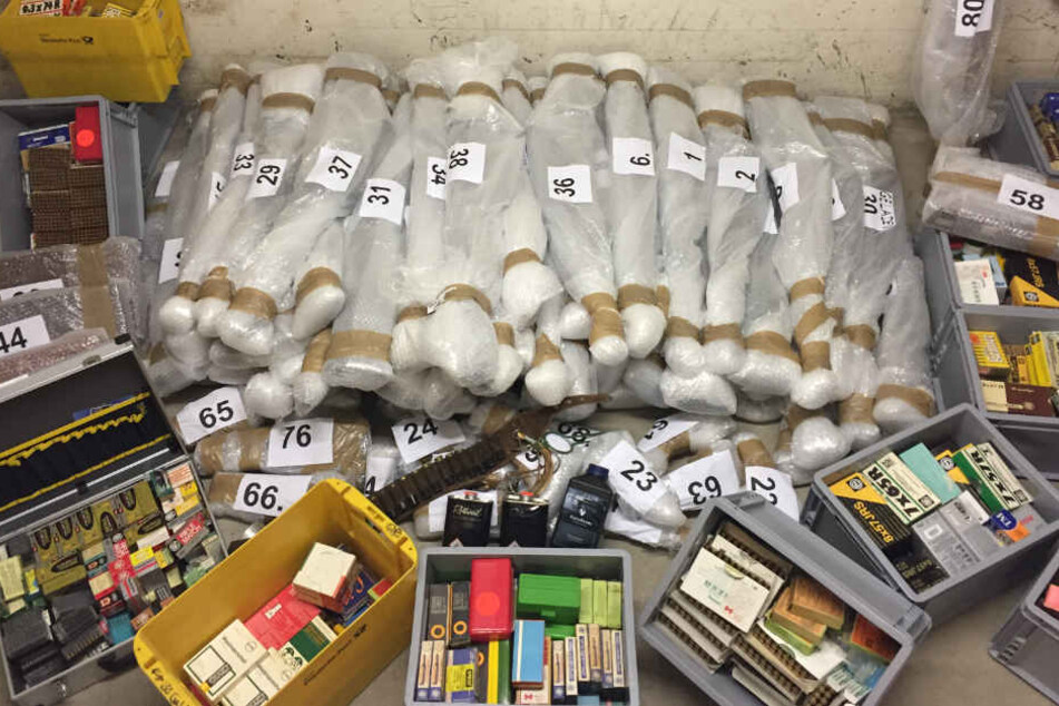 93 Waffen und 200 Kilo Munition fanden die Ermittler bei dem 96-Jährigen.