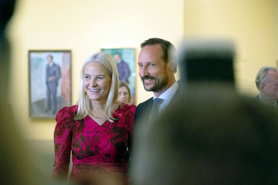 Kronprinzessin Mette-Marit und Kronprinz Haakon von Norwegen in der Ausstellung zu Edvard Munch.