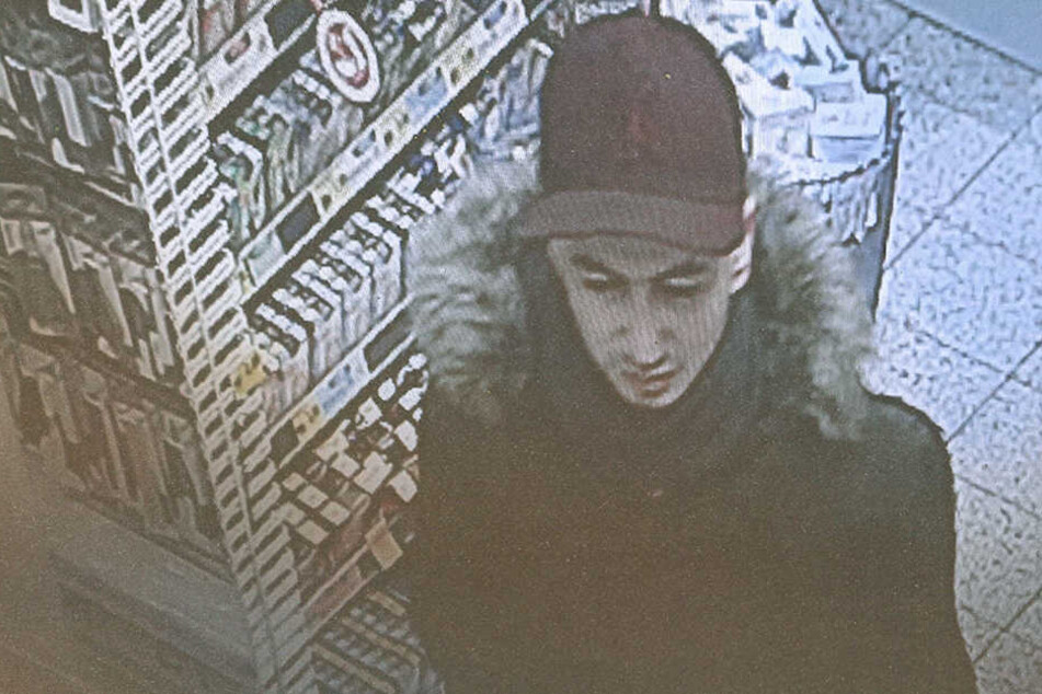 Diesen Ladendieb sucht die Polizei Höxter.