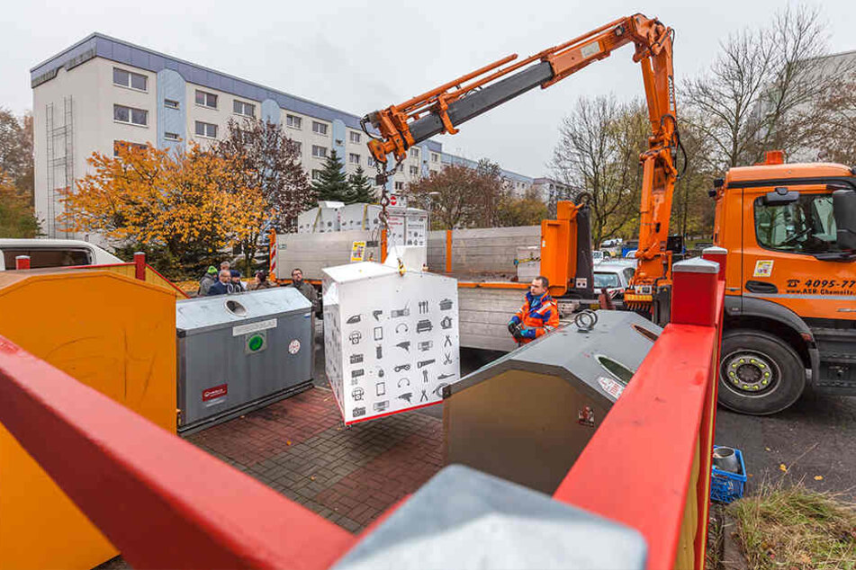 Die ersten Container wurden am Dienstag im Heckert-Gebiet aufgestellt.