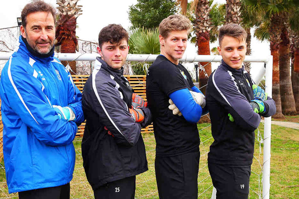 CFC-Torwarttrainer Thomas Köhler (v.l.) mit seinen Schützlingen Joshua Mroß, Jakub Jakubov und Lucas Hiemann.