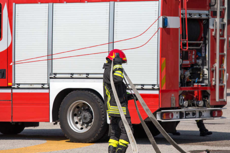 Weil Kinder am Herd herumspielten und damit das Haus in Brand setzten, musste die Feuerwehr anrücken. (Symbolbild)