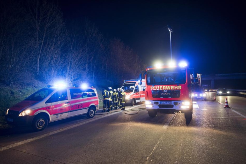 Der Fahrer blickte auf sein Navi und krachte in einen Kleintransporter. (Symbolbild)
